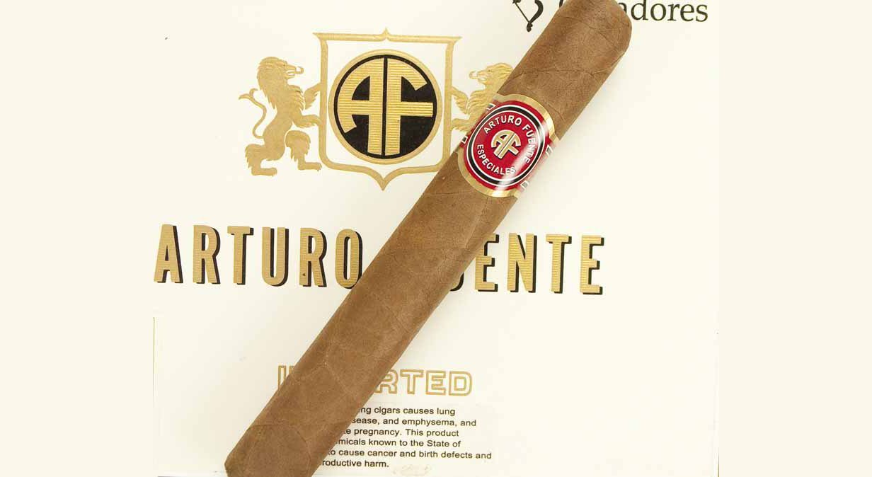 Blind Cigar Review: Arturo Fuente | Especiales Cazadores Natural
