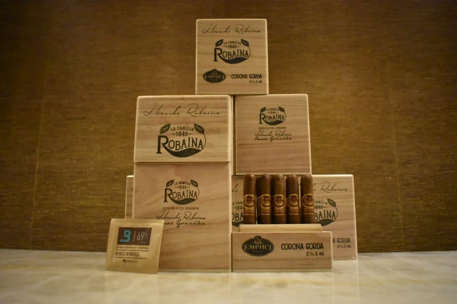 Cigar News: La Familia Robaina Shipping H.R. Signature Exclusive Corona Gorda