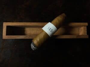 Blind Cigar Review: Southern Draw | 300 Hands Connecticut Piramides