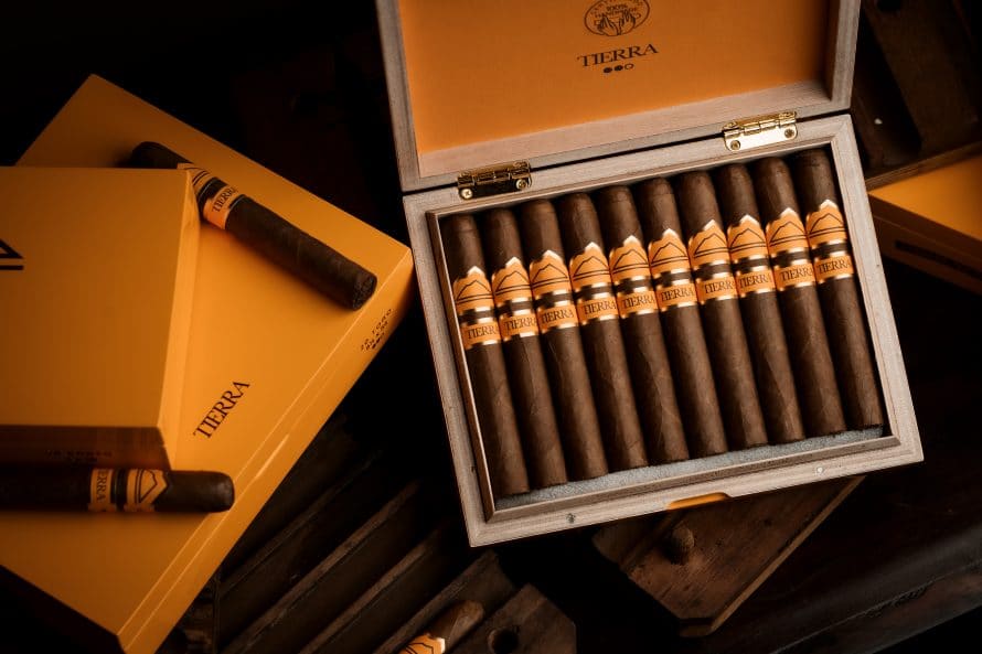 Favilli Announces The Granada Line - Cigar News
