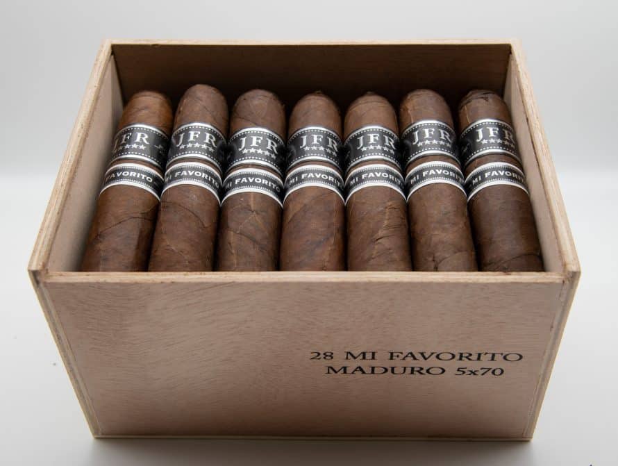 Aganorsa Adds 'Mi Favorito' Size to JFR Line - Cigar News