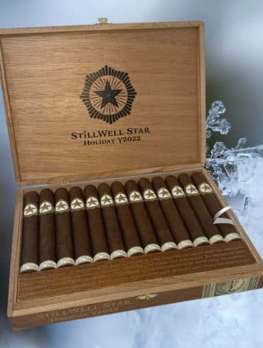 Dunbarton Ships StillWell Star Holiday Y2022 - Cigar News